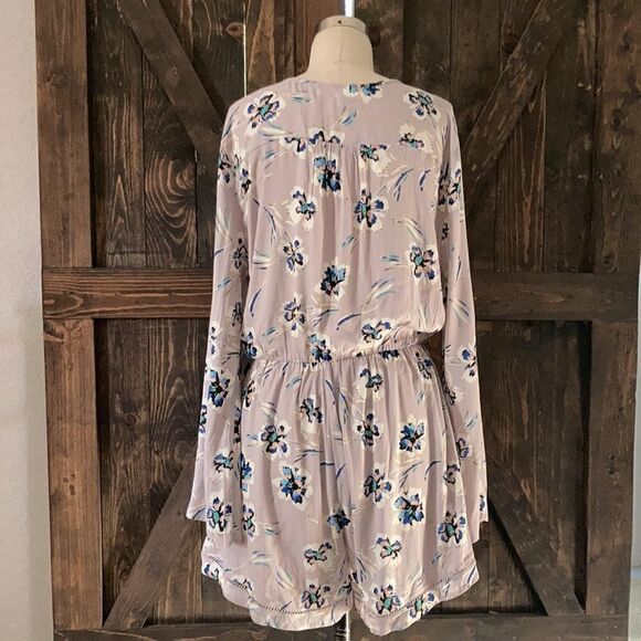 ASTR BOHO Floral Romper Long Sleeve - Picture 10 of 13